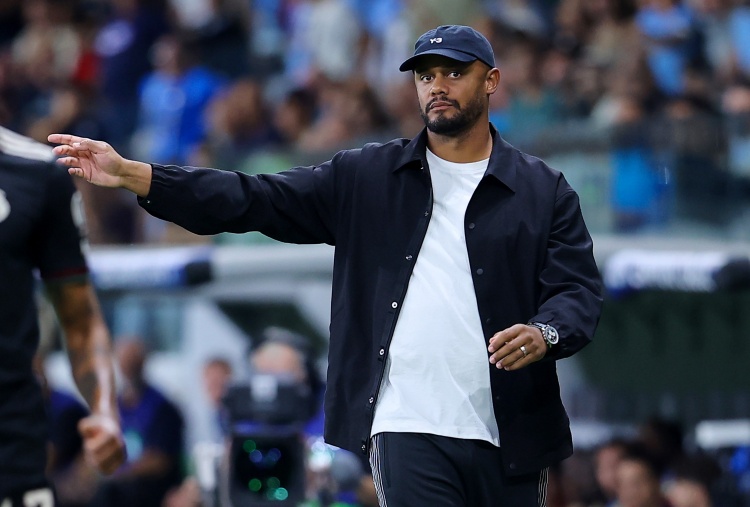 开云-图片报：孔帕尼罕见进行公开训练，2200名球迷现场观看